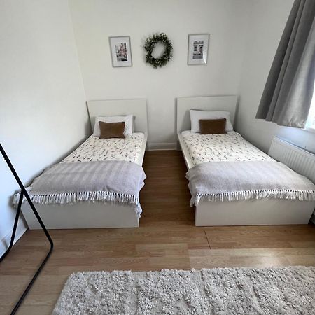2 Bedroom House In Belfast With Garden ภายนอก รูปภาพ