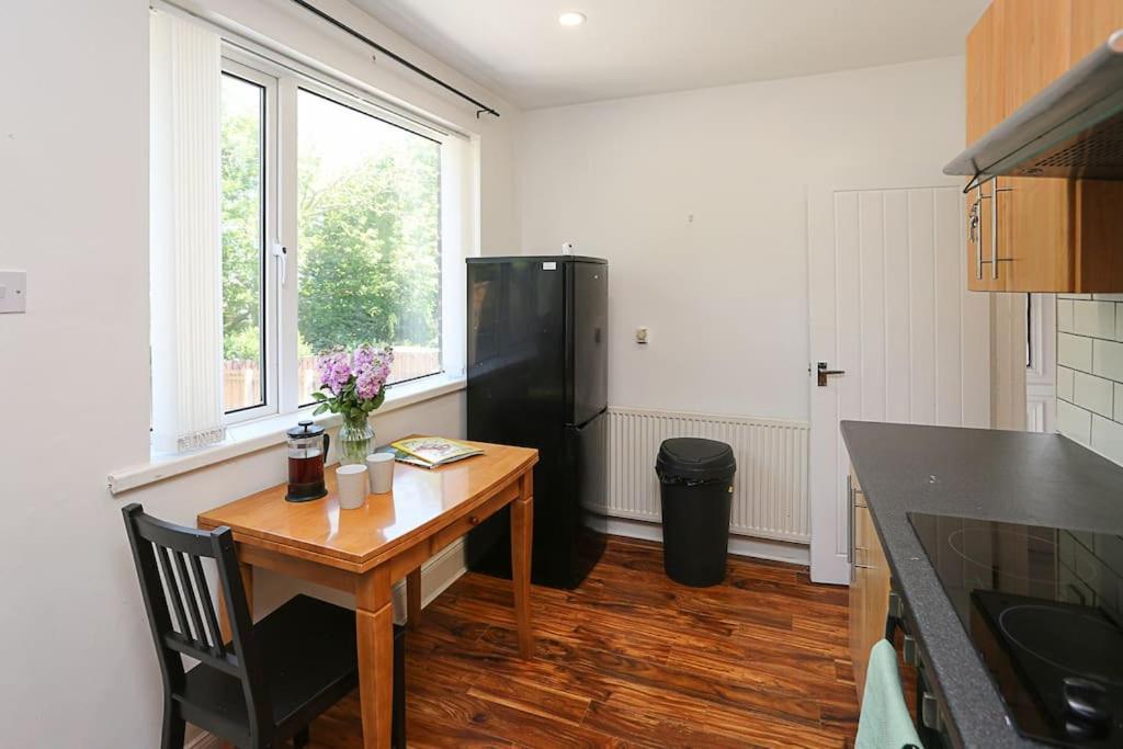 2 Bedroom House In Belfast With Garden ภายนอก รูปภาพ
